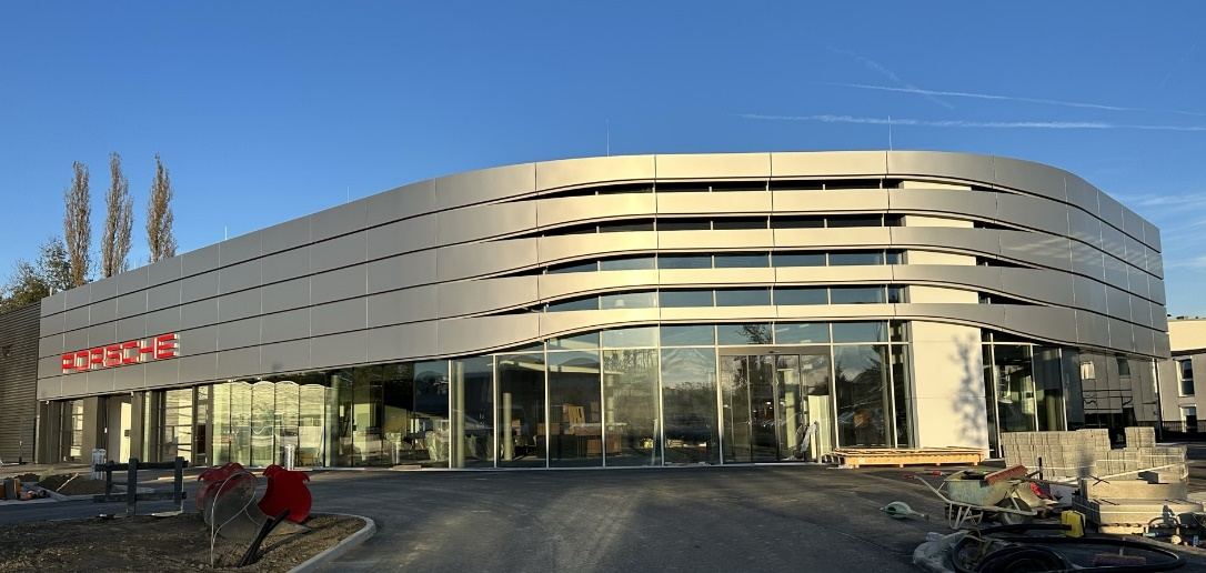 Porsche-Zentrum mit Alucobond-Fassade